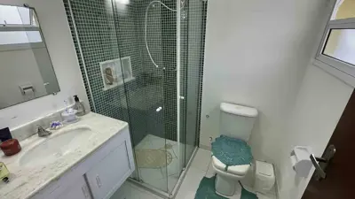 Casa - Sobrado com 4 quartos (sendo 3 suite(s)) a 800,00 metros praia.