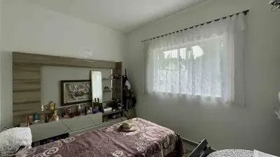 Casa - Sobrado com 4 quartos (sendo 3 suite(s)) a 800,00 metros praia.