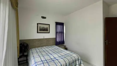 Casa - Sobrado com 4 quartos (sendo 3 suite(s)) a 800,00 metros praia.