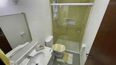 Casa - Sobrado com 4 quartos (sendo 3 suite(s)) a 800,00 metros praia.