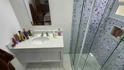 Casa - Sobrado com 4 quartos (sendo 3 suite(s)) a 800,00 metros praia.