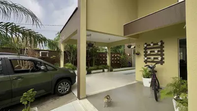 Casa - Sobrado com 4 quartos (sendo 3 suite(s)) a 800,00 metros praia.