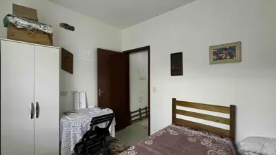 Casa - Sobrado com 4 quartos (sendo 3 suite(s)) a 800,00 metros praia.