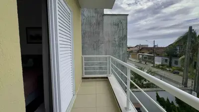 Casa - Sobrado com 4 quartos (sendo 3 suite(s)) a 800,00 metros praia.