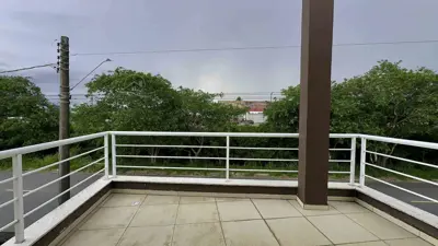 Casa - Sobrado com 4 quartos (sendo 3 suite(s)) a 800,00 metros praia.