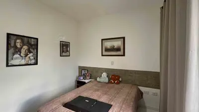 Casa - Sobrado com 4 quartos (sendo 3 suite(s)) a 800,00 metros praia.