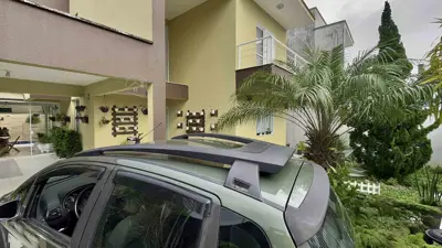 Casa - Sobrado com 4 quartos (sendo 3 suite(s)) a 800,00 metros praia.