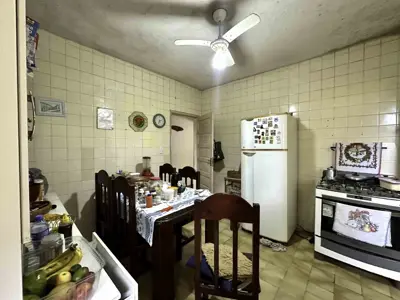 Casa - Sobrado com 4 quartos (sendo 1 suite(s)) a 100,00 metros praia.