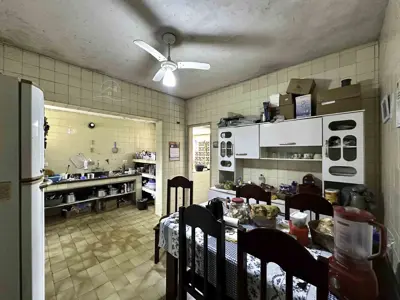 Casa - Sobrado com 4 quartos (sendo 1 suite(s)) a 100,00 metros praia.