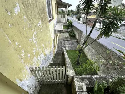 Casa - Sobrado com 4 quartos (sendo 1 suite(s)) a 100,00 metros praia.