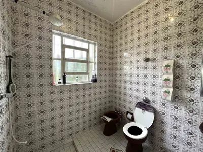 Casa - Sobrado com 4 quartos (sendo 1 suite(s)) a 100,00 metros praia.