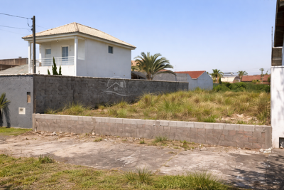 Terreno - Amplo com  quartos  a 350,00 metros praia.