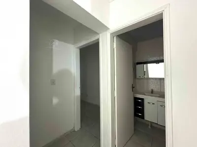 Apartamento - Sobreloja com 2 quartos  a 350,00 metros praia.