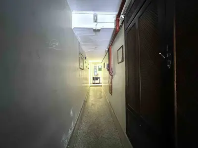 Apartamento - Sobreloja com 2 quartos  a 350,00 metros praia.