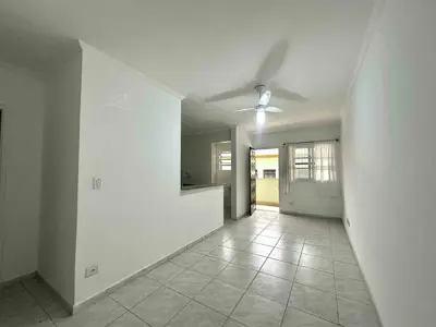 Apartamento - Sobreloja com 2 quartos  a 350,00 metros praia.