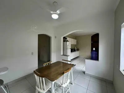 Casa - Térrea com 3 quartos (sendo 1 suite(s)) a 57,00 metros praia.