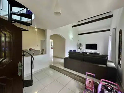 Casa - Térrea com 3 quartos (sendo 1 suite(s)) a 57,00 metros praia.