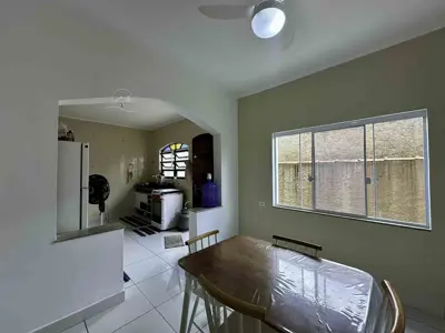 Casa - Térrea com 3 quartos (sendo 1 suite(s)) a 57,00 metros praia.