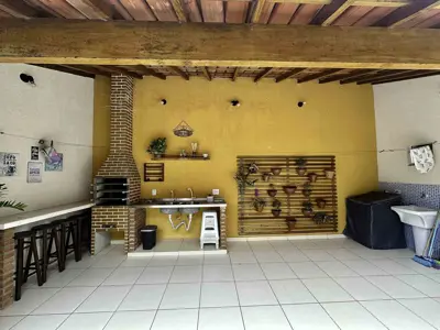 Casa - Térrea com 3 quartos (sendo 1 suite(s)) a 57,00 metros praia.