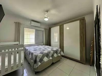 Casa - Térrea com 3 quartos (sendo 1 suite(s)) a 57,00 metros praia.