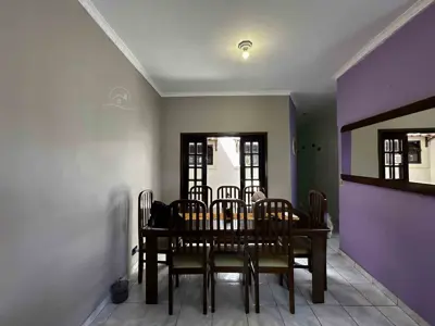 Casa - Térrea com 3 quartos (sendo 1 suite(s)) a 300,00 metros praia.