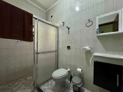 Casa - Térrea com 3 quartos (sendo 1 suite(s)) a 300,00 metros praia.