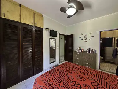 Casa - Térrea com 3 quartos (sendo 1 suite(s)) a 300,00 metros praia.