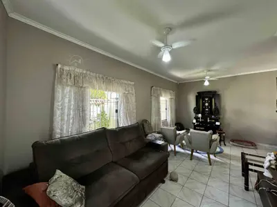 Casa - Térrea com 3 quartos (sendo 1 suite(s)) a 300,00 metros praia.