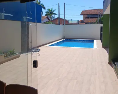 Casa - Térrea com 4 quartos (sendo 1 suite(s)) a 950,00 metros praia.