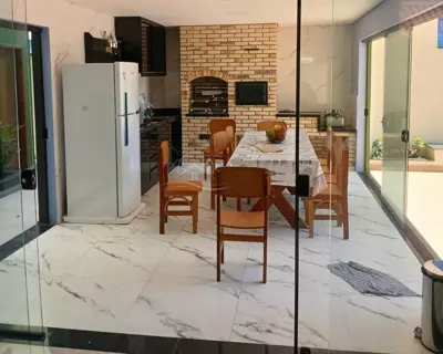 Casa - Térrea com 4 quartos (sendo 1 suite(s)) a 950,00 metros praia.