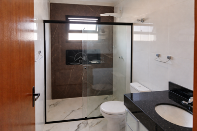 Casa - Térrea com 4 quartos (sendo 1 suite(s)) a 950,00 metros praia.