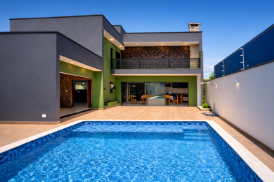 Casa - Térrea com 4 quartos (sendo 1 suite(s)) a 950,00 metros praia.