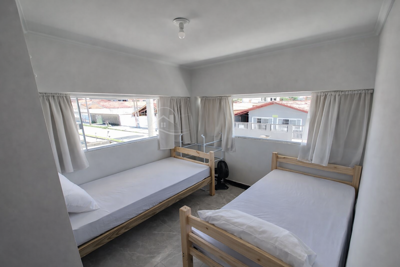 Apartamento - Alto com 2 quartos (sendo 0 suite(s)) a 40,00 metros praia.