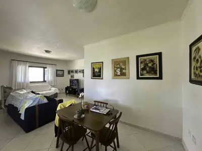 Casa - Térrea com Edícula com 2 quartos (sendo 0 suite(s)) a 800,00 metros praia.