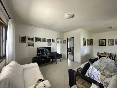 Casa - Térrea com Edícula com 2 quartos (sendo 0 suite(s)) a 800,00 metros praia.