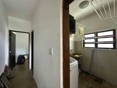 Casa - Térrea com Edícula com 2 quartos (sendo 0 suite(s)) a 800,00 metros praia.