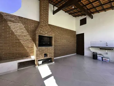 Casa - Térrea com Edícula com 2 quartos (sendo 0 suite(s)) a 800,00 metros praia.