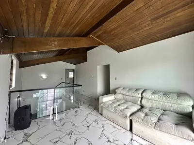 Casa - Sobrado com 3 quartos (sendo 3 suite(s)) a 700,00 metros praia.