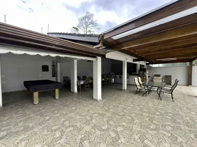 Casa - Sobrado com 3 quartos (sendo 3 suite(s)) a 700,00 metros praia.