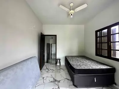Casa - Sobrado com 3 quartos (sendo 3 suite(s)) a 700,00 metros praia.