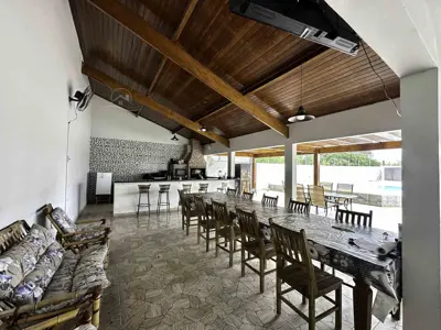 Casa - Sobrado com 3 quartos (sendo 3 suite(s)) a 700,00 metros praia.