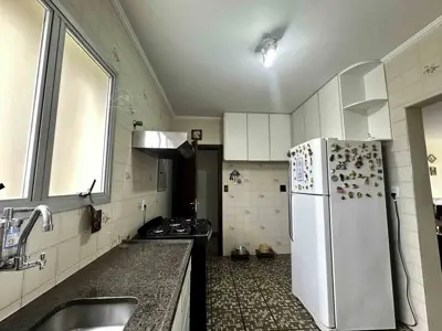 Apartamento - Amplo com 3 quartos (sendo 1 suite(s)) a 600,00 metros praia.