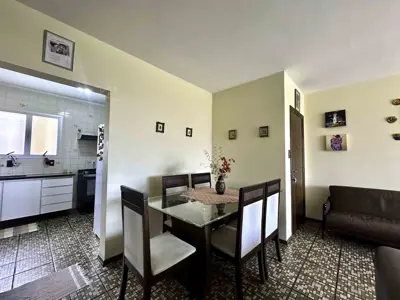 Apartamento - Amplo com 3 quartos (sendo 1 suite(s)) a 600,00 metros praia.