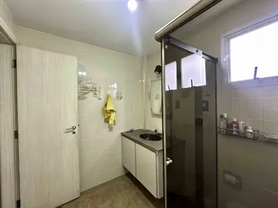 Apartamento - Amplo com 3 quartos (sendo 1 suite(s)) a 600,00 metros praia.