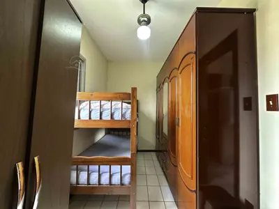 Apartamento - Amplo com 3 quartos (sendo 1 suite(s)) a 600,00 metros praia.