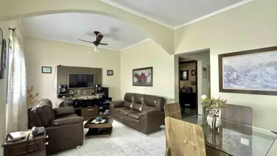 Casa - Térrea com 3 quartos (sendo 1 suite(s)) a 1200,00 metros praia.