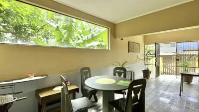 Casa - Térrea com 3 quartos (sendo 1 suite(s)) a 1200,00 metros praia.