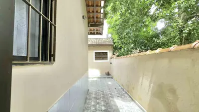 Casa - Térrea com 3 quartos (sendo 1 suite(s)) a 1200,00 metros praia.