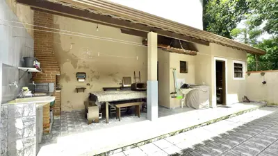 Casa - Térrea com 3 quartos (sendo 1 suite(s)) a 1200,00 metros praia.