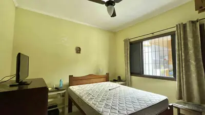 Casa - Térrea com 3 quartos (sendo 1 suite(s)) a 1200,00 metros praia.